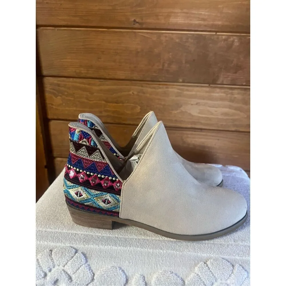 Wild G  Aztec Geometric Ankle Boots Low Cut Dress Bootie Slip Ons Beige Sz 8.5 N